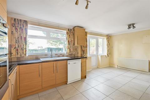 15 Birch Close, Send, Woking, GU23 7BZ