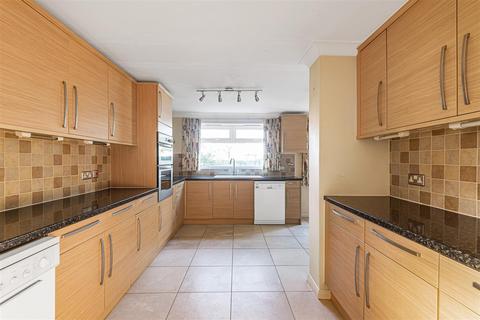 15 Birch Close, Send, Woking, GU23 7BZ
