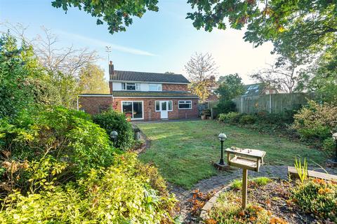 15 Birch Close, Send, Woking, GU23 7BZ