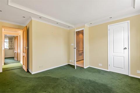 15 Birch Close, Send, Woking, GU23 7BZ