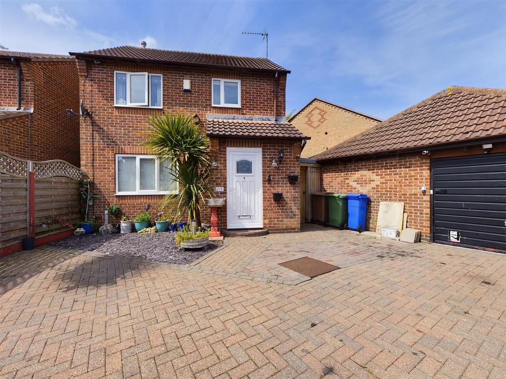 Edwardian Drive, Bridlington 3 bed detached house £230,000