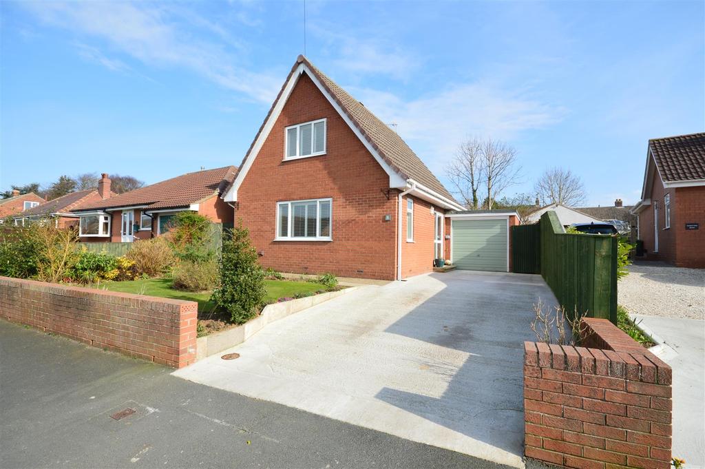 Chapel Lane, Cayton, Scarborough, North Yorkshire 2 bed detached