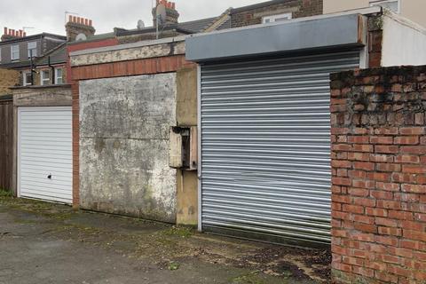 Garage to rent - Whymark Avenue, London