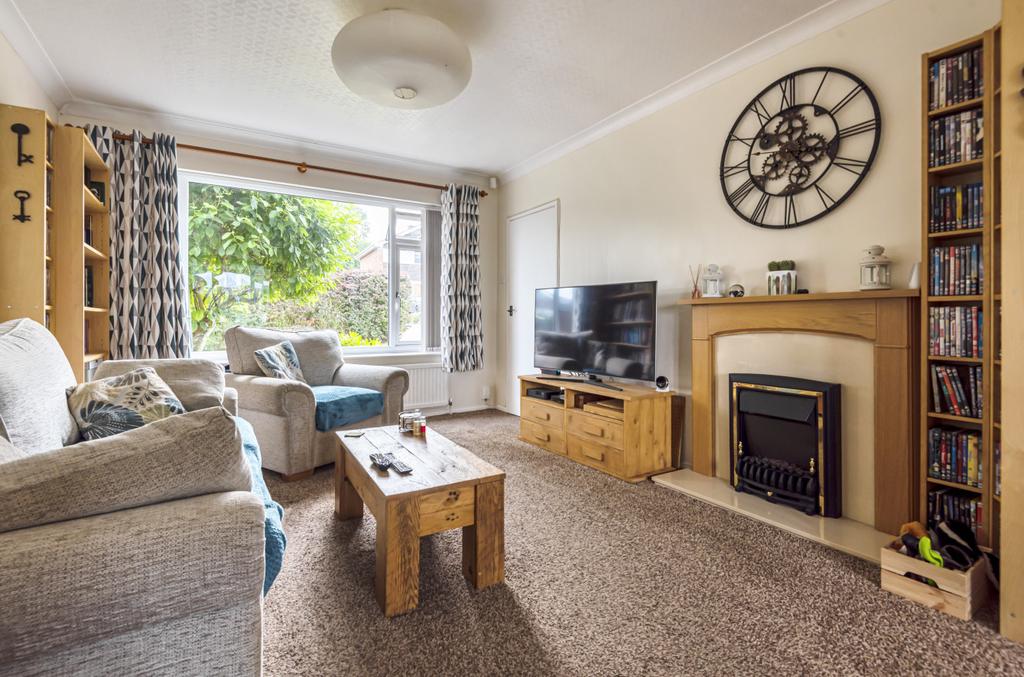 Rolleston Drive, Newthorpe, NG16 3 bed detached house £280,000