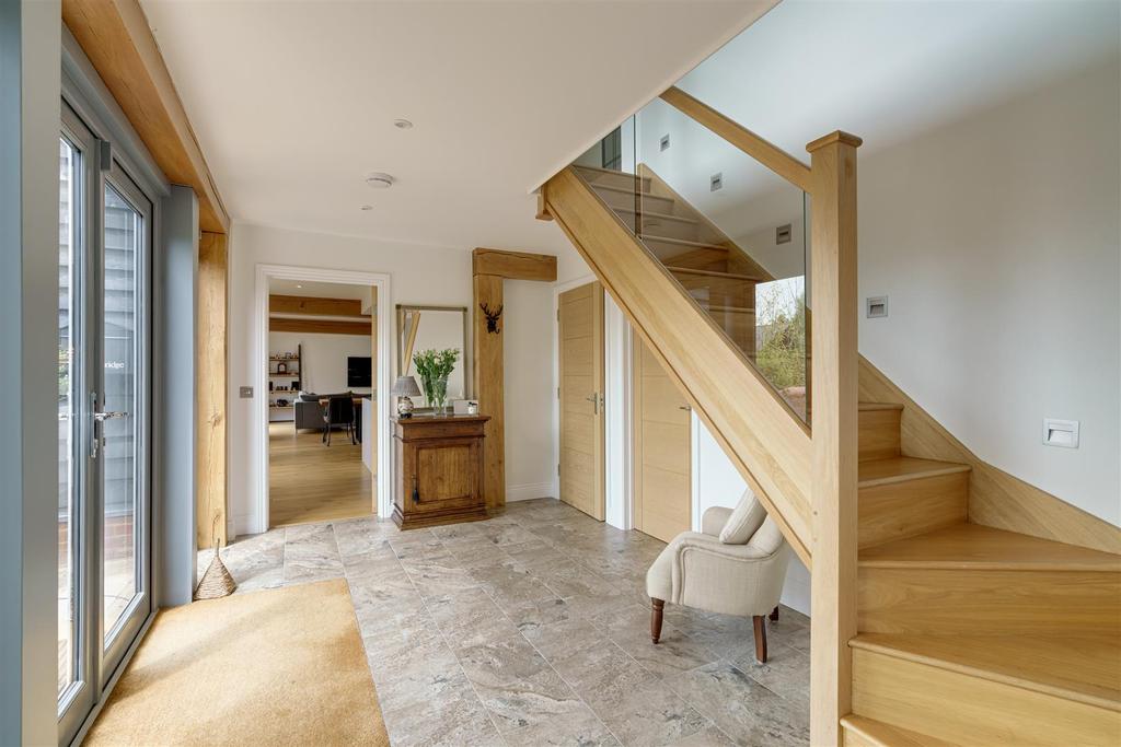 Ivy House Lane, Berkhamsted 4 Bed Semi-detached House - £1,500,000