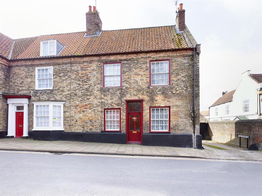 Westgate, Bridlington, East Riding of... 4 bed end of terrace house £