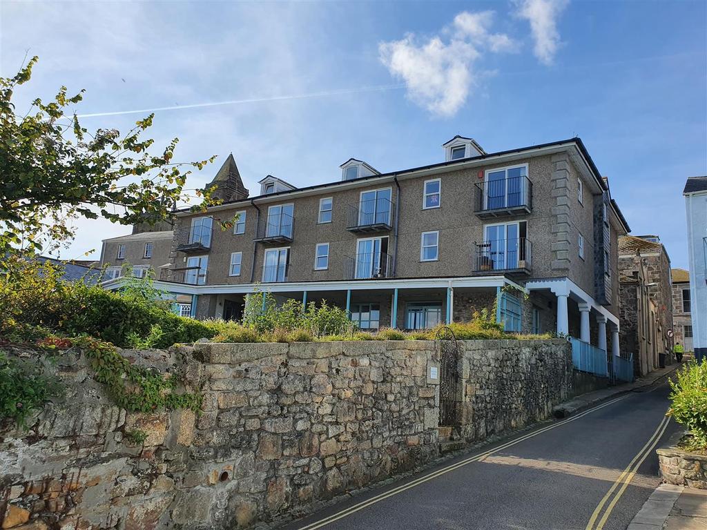 Abbey Street, Penzance 2 bed apartment £1,100 pcm (£254 pw)
