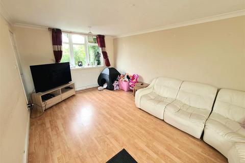 11 Thorntons Way, Nuneaton, CV10 8NR