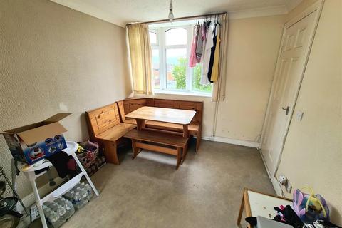 11 Thorntons Way, Nuneaton, CV10 8NR