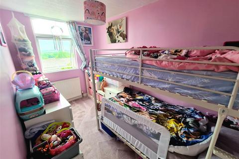 11 Thorntons Way, Nuneaton, CV10 8NR