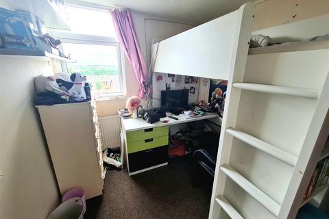 11 Thorntons Way, Nuneaton, CV10 8NR