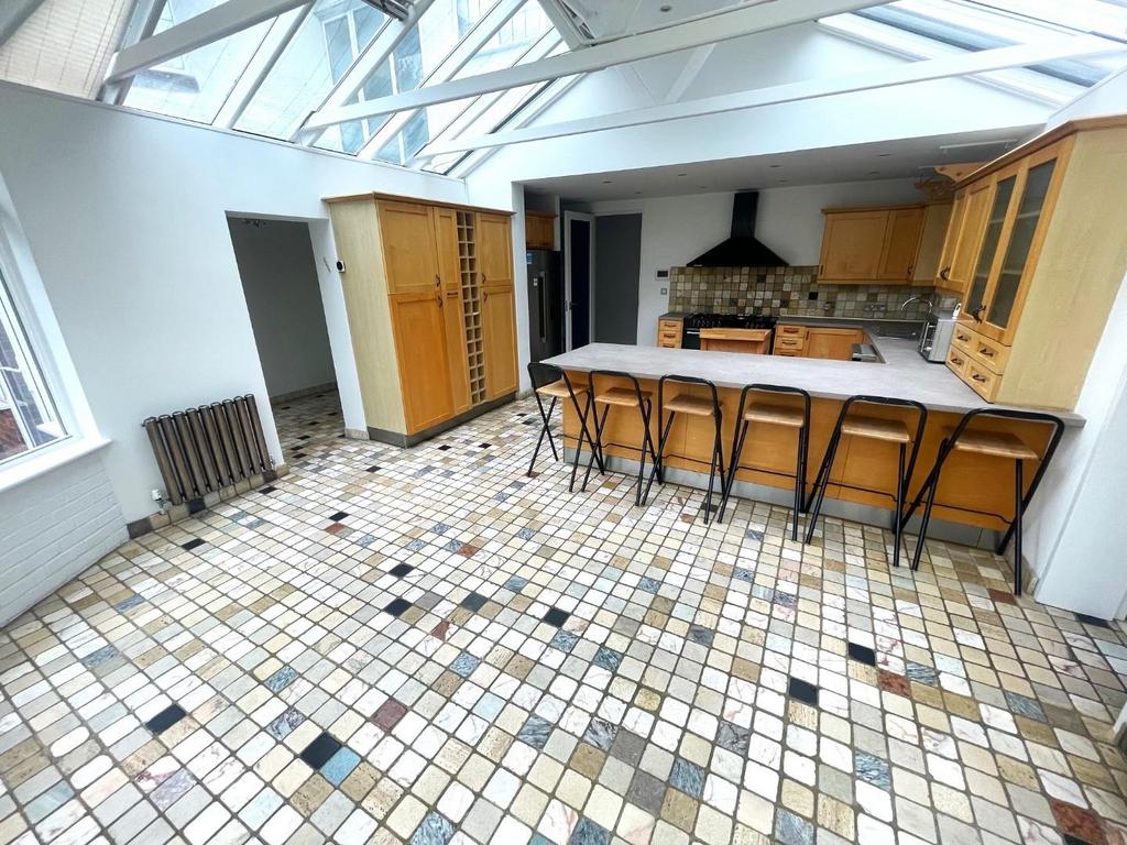 KITCHEN 2.jpg