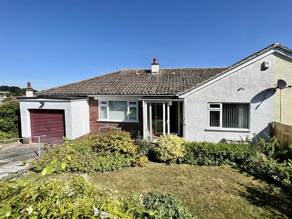 Golden Close, Brixham 2 bed semidetached bungalow £340,000