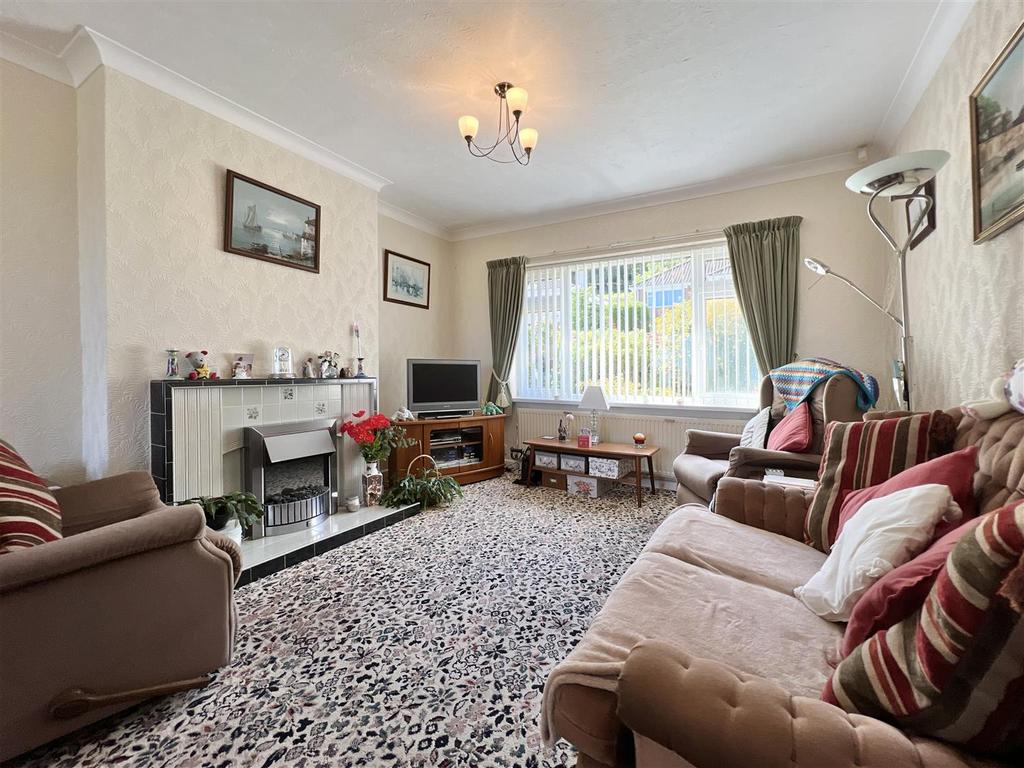 Golden Close, Brixham 2 bed semidetached bungalow £340,000