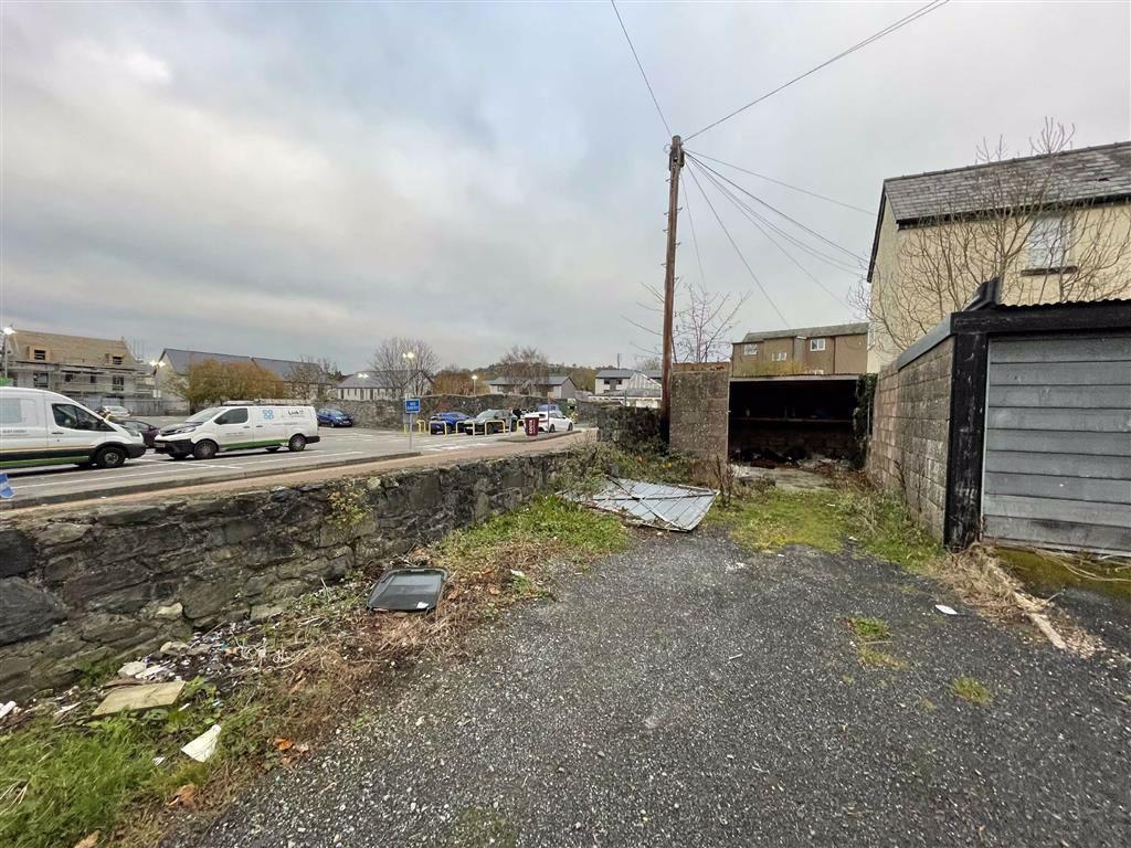 Maes Yr Aradr, Llanrwst Garage £10,000