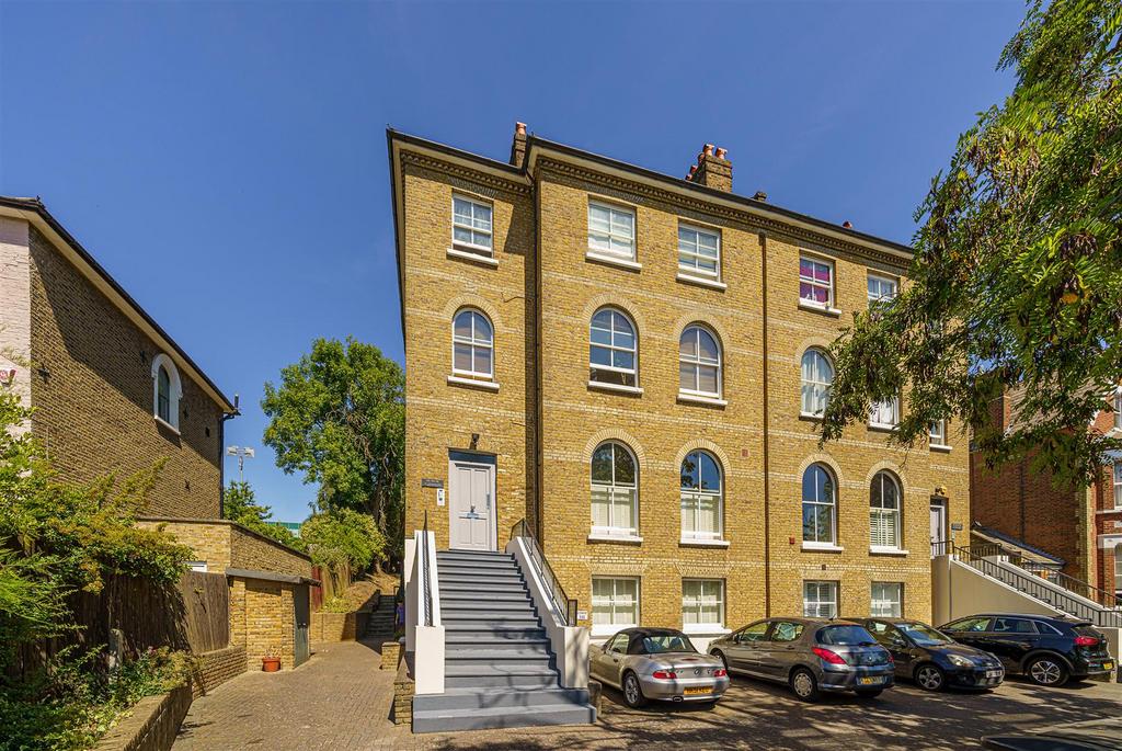 Lancaster Avenue, West Norwood, SE27 2 bed flat £455,000