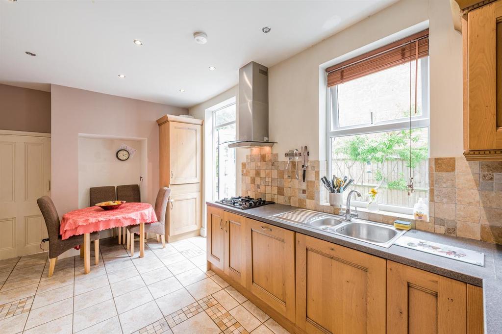 Clifton Street, Stourbridge, DY8 3XT 3 bed semidetached house £400,000