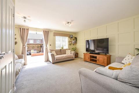 2 Bramble Walk, Andover, SP11 6NZ