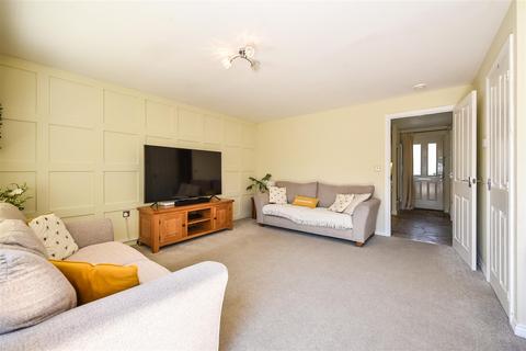 2 Bramble Walk, Andover, SP11 6NZ