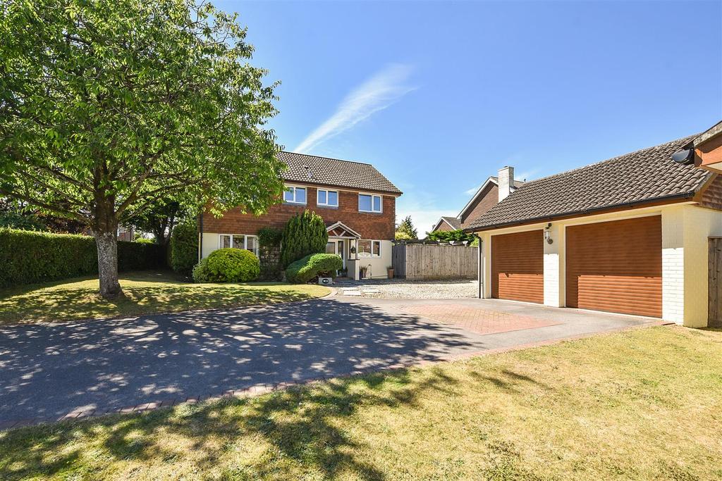 Bradwell Close, Charlton, Andover 4 bed house for sale £675,000