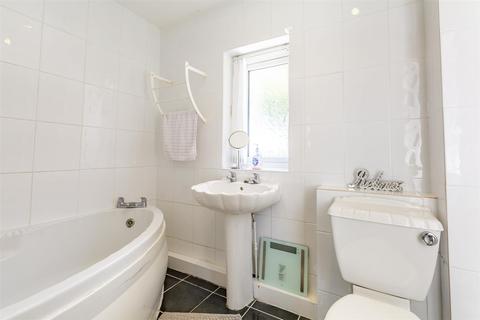 16 Treegarth Square, Nottingham, NG5 5QZ
