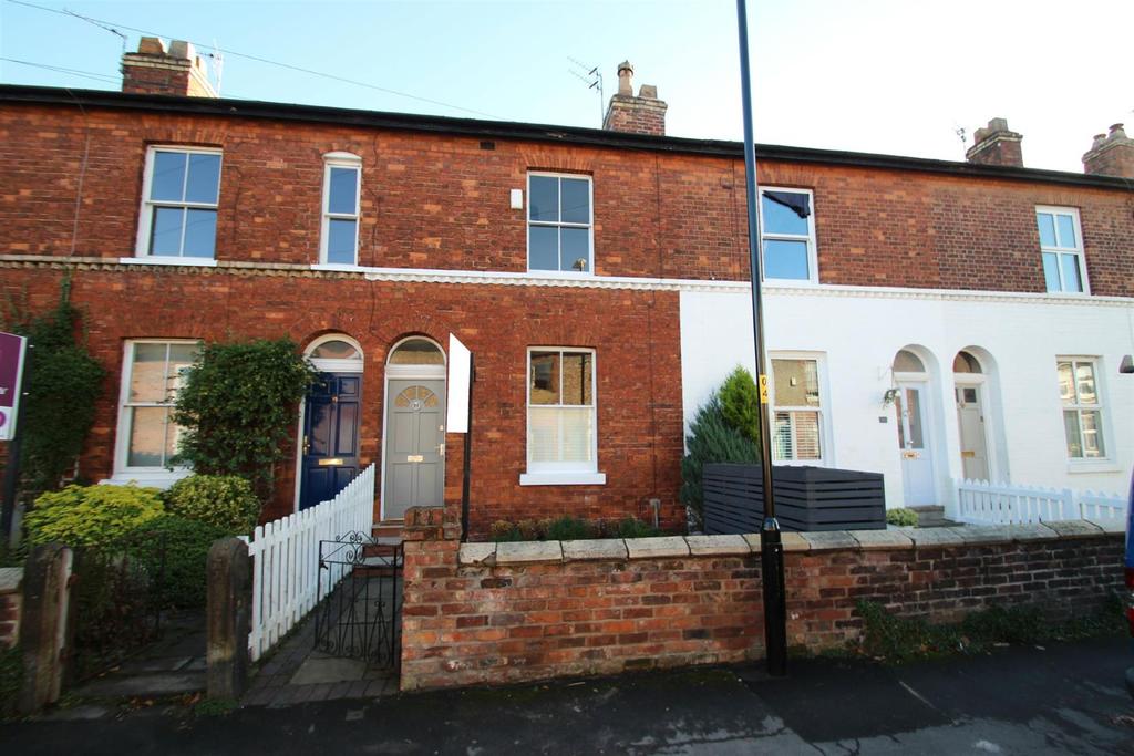 Priory Street, Bowdon 3 bed terraced house £1,550 pcm (£358 pw)