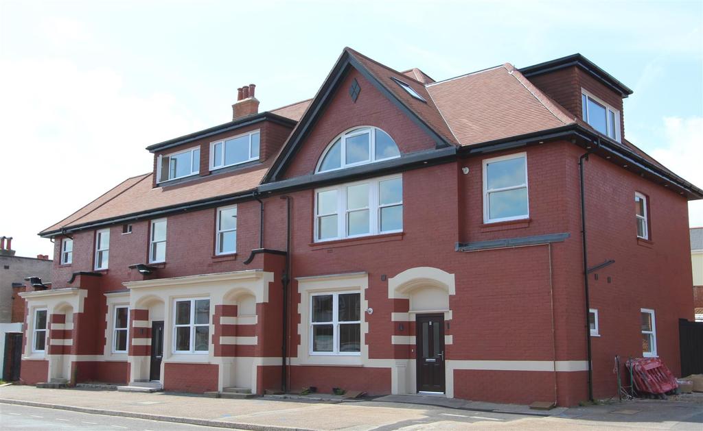 The Holly Tree Court, Wimborne Road, Moordown, Bournemouth 3 bed ground