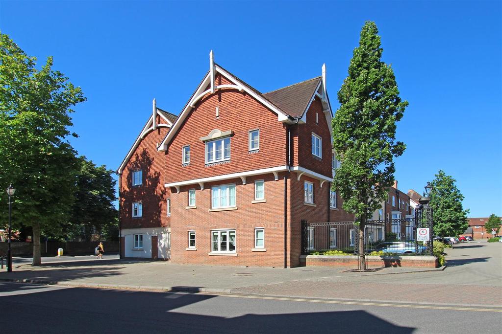 St. Agnes Place, Chichester 2 bed apartment £369,000