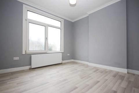 2 bedroom flat to rent, Canterbury Road, Leyton, E10