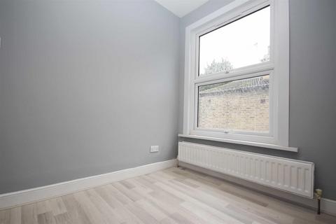 2 bedroom flat to rent, Canterbury Road, Leyton, E10