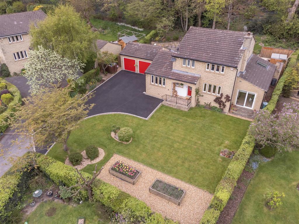 Thompson Green, Baildon, Shipley... 3 bed detached house £550,000