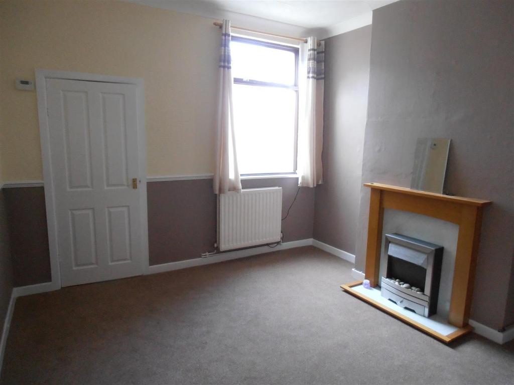Campbell Terrace, Birches Head 2 bed terraced house £500 pcm (£115 pw)