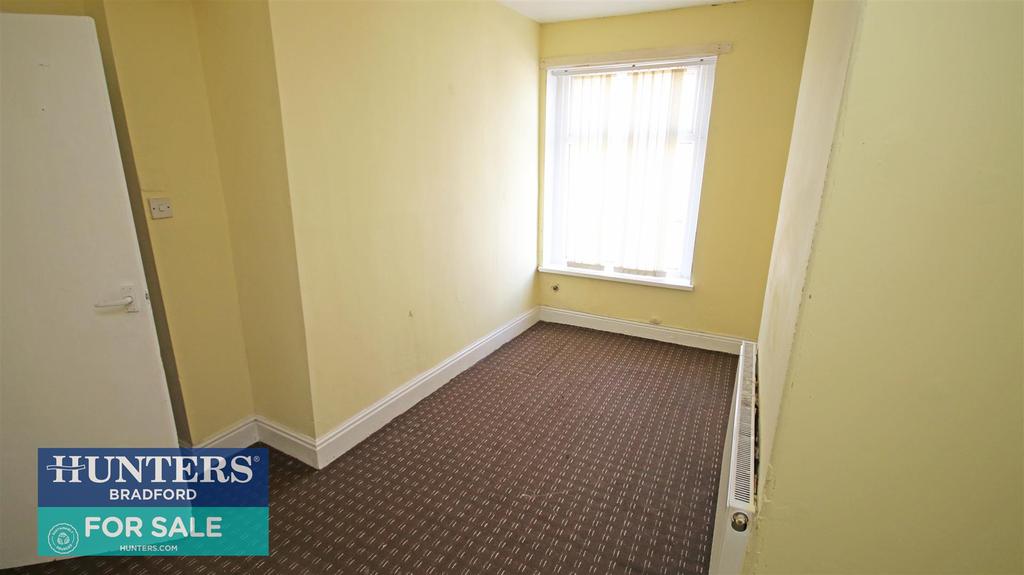 Mavis Street, Barkerend, Bradford,BD3 4 bed terraced house £60,000