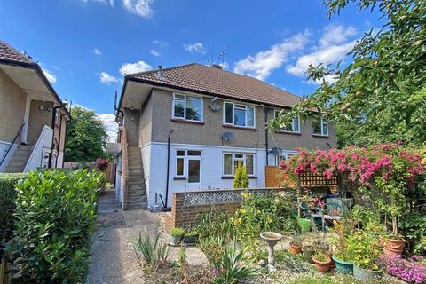 19 Victoria Close, Horley, RH6 7AP