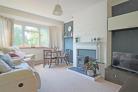 19 Victoria Close, Horley, RH6 7AP