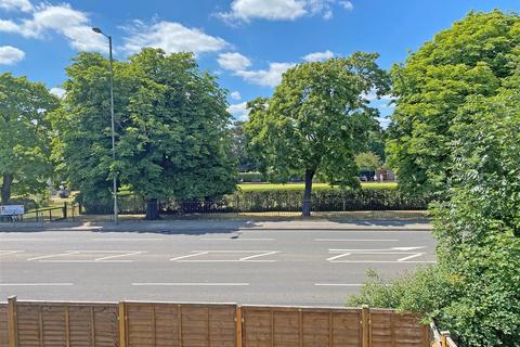 19 Victoria Close, Horley, RH6 7AP