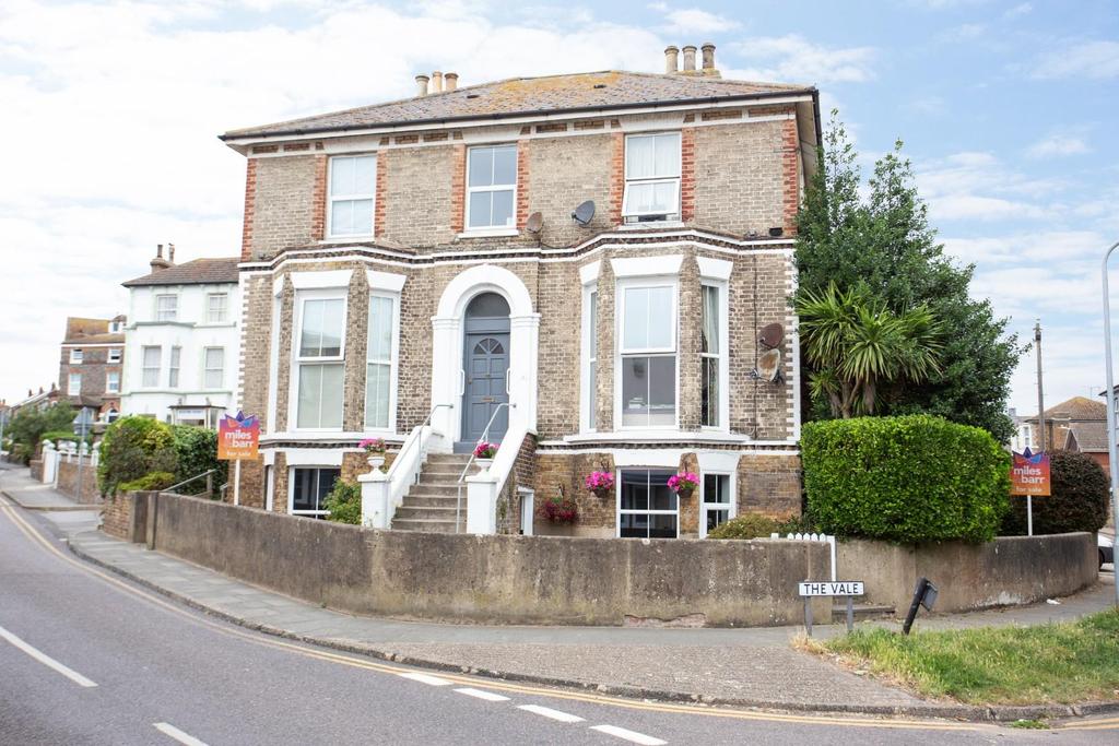 The Vale, Broadstairs 2 bed flat £300,000