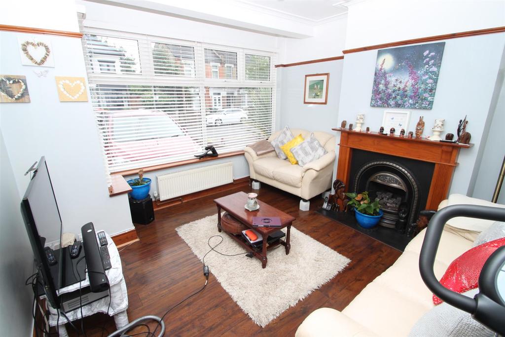 Royston Avenue, Chingford 3 bed terraced house £600,000