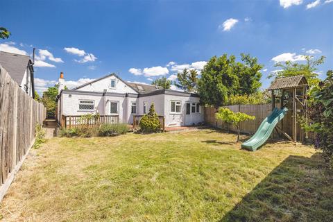 5 bedroom detached bungalow for sale - Clewer Hill Road, Windsor