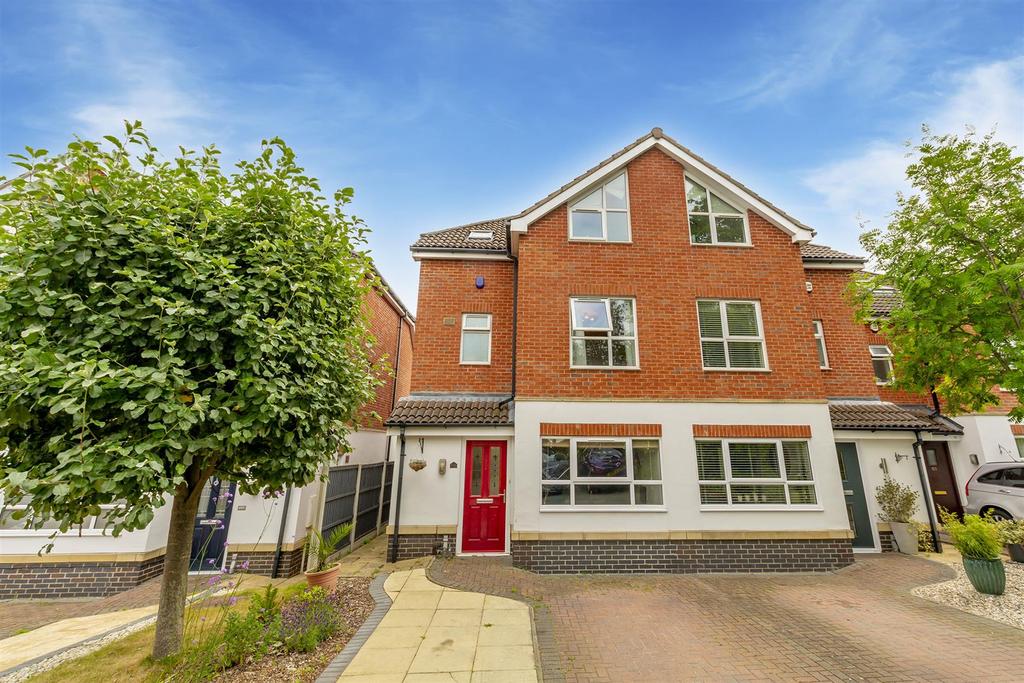 Bramcote Lane, Beeston, Nottingham 4 bed semidetached house £400,000