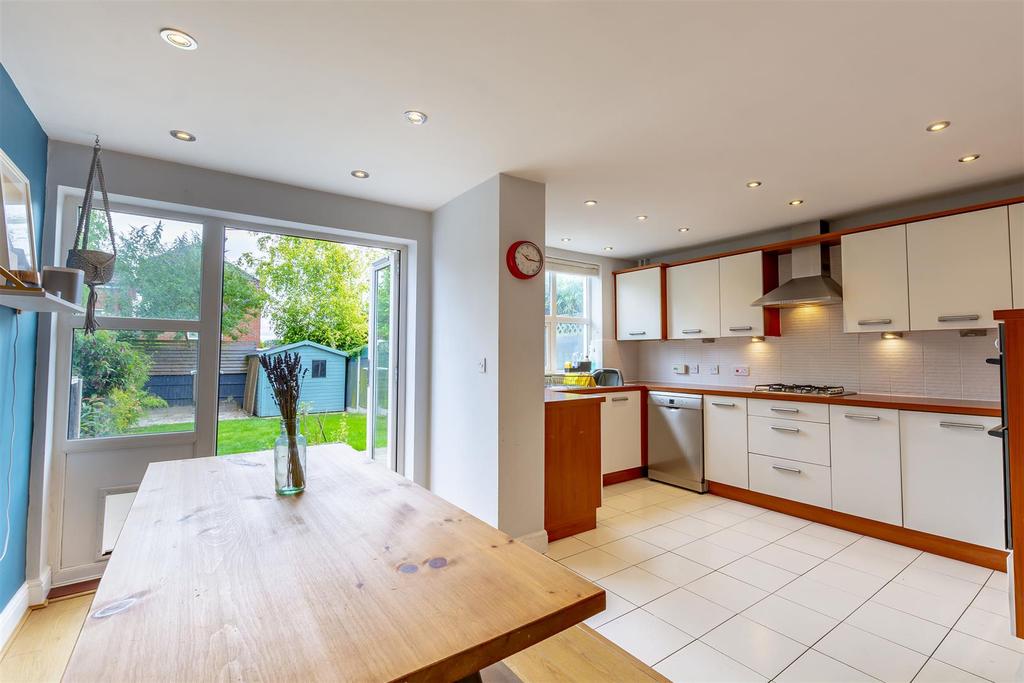 Bramcote Lane, Beeston, Nottingham 4 bed semidetached house £400,000