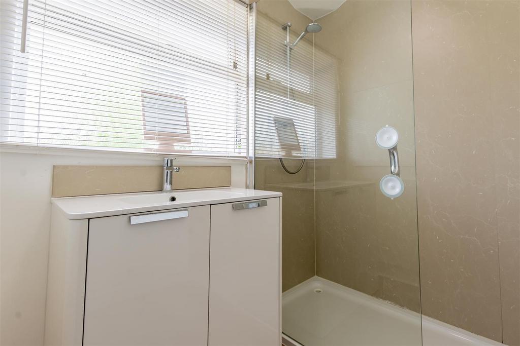 Bathroom (1)-HDR copy.jpg