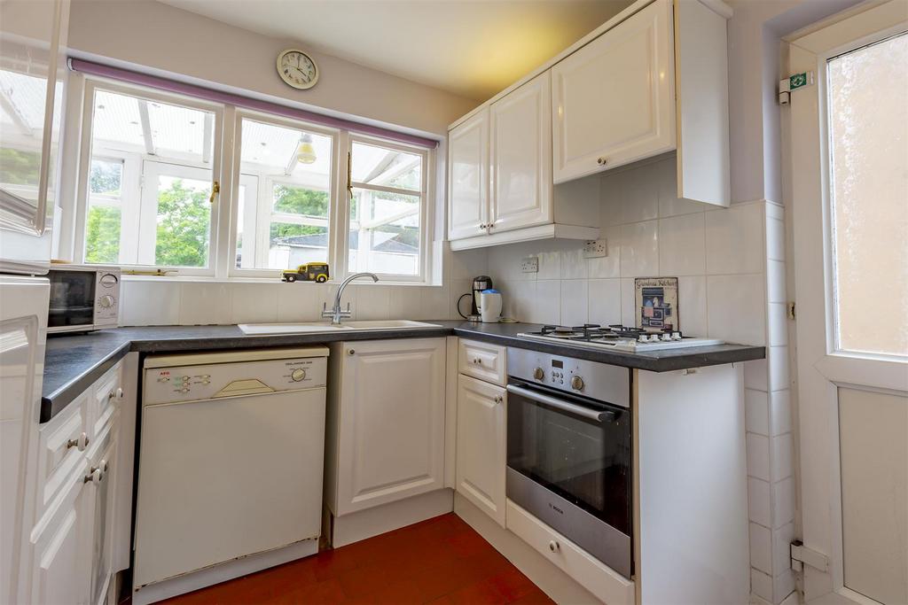 Kitchen (1)-HDR copy.jpg