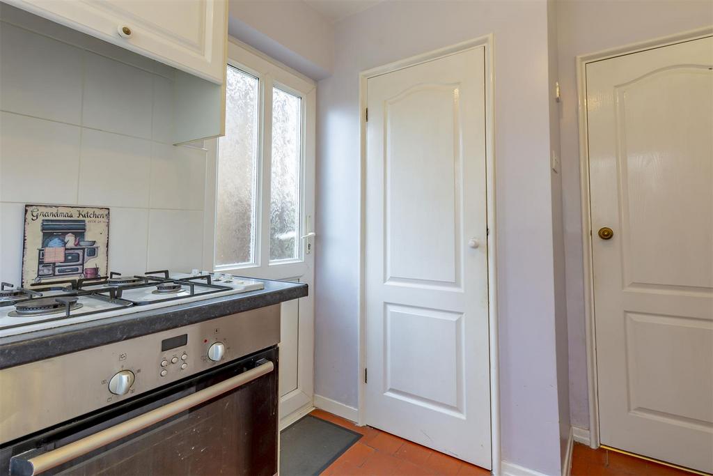 Kitchen (4)-HDR copy.jpg