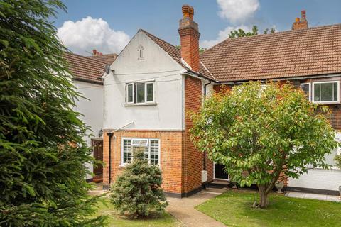 136 Ewell By Pass, Epsom, KT17 2PP