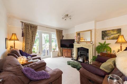 136 Ewell By Pass, Epsom, KT17 2PP