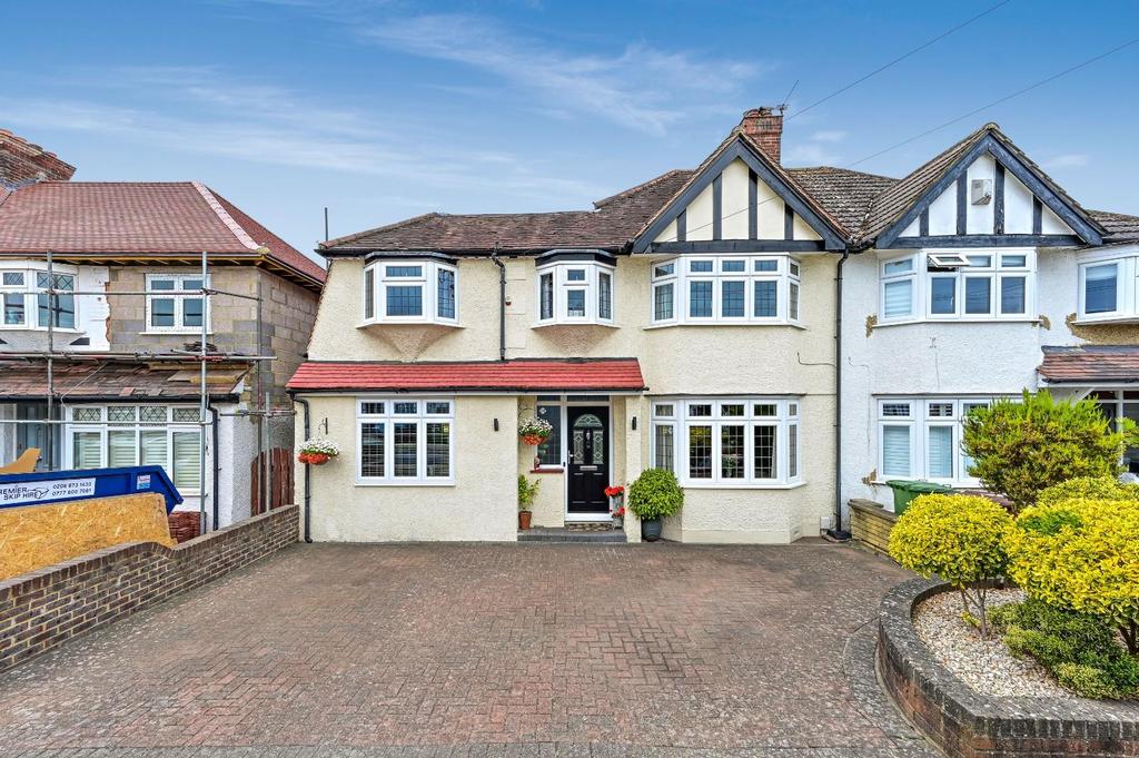 Walsingham Gardens, Stoneleigh 4 bed semidetached house £800,000