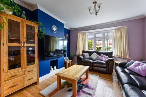 89 Walsingham Gardens, Epsom, KT19 0LT