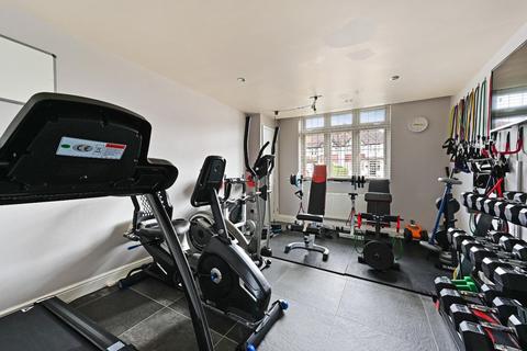 89 Walsingham Gardens, Epsom, KT19 0LT