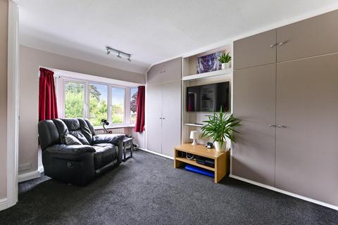 89 Walsingham Gardens, Epsom, KT19 0LT